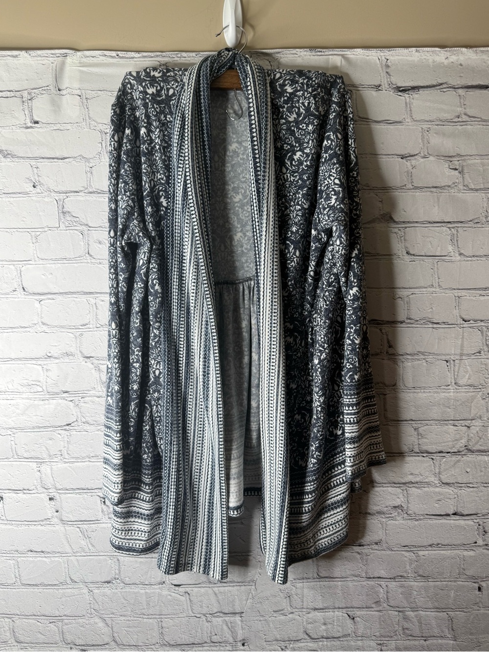 Vintage Dalia open front Gray and White Patterned Cardigan small